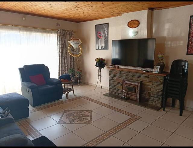 3 BEDROOM HOUSE FOR SALE IN RISANA